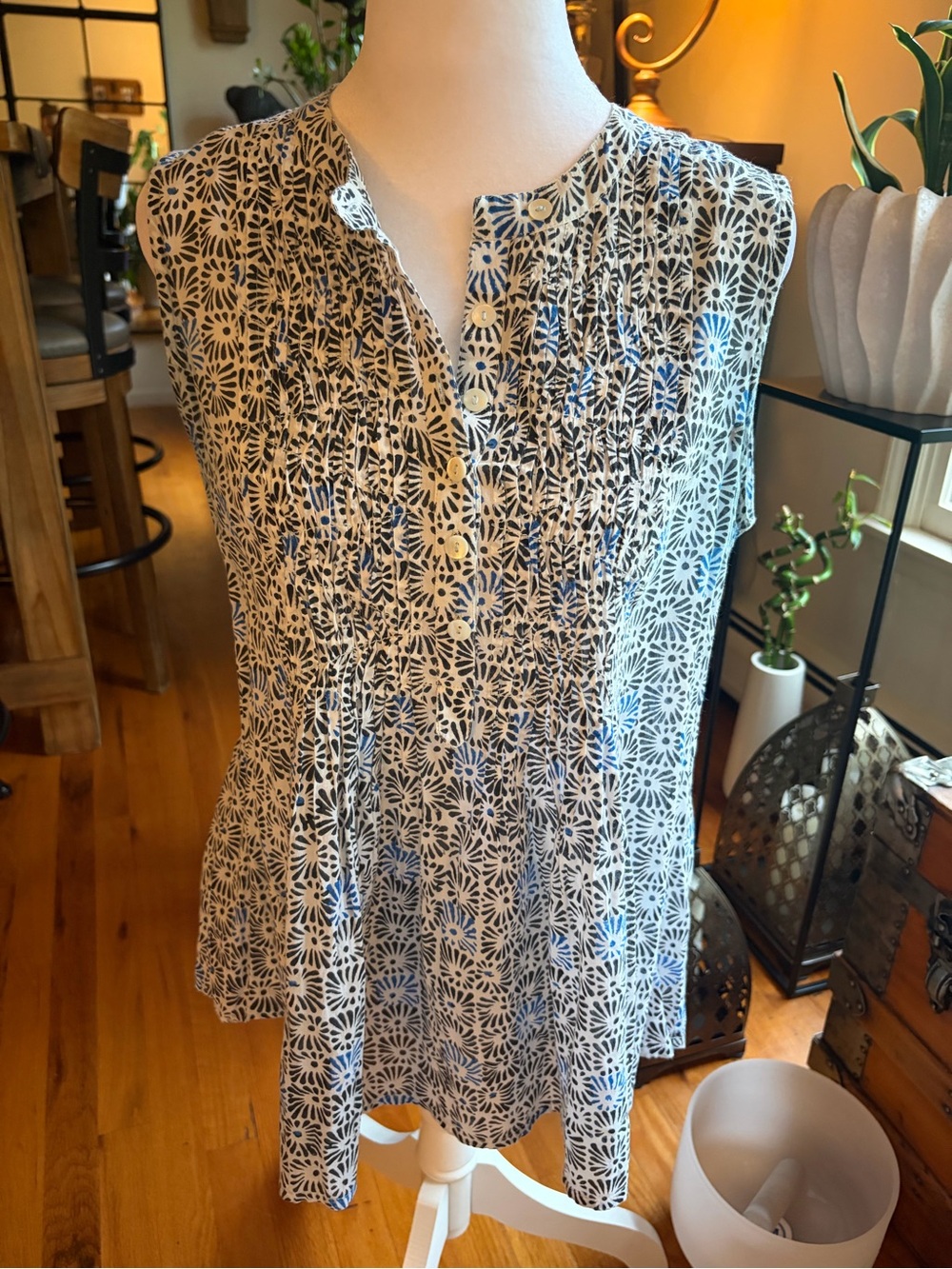 Roller Rabbit Sleeveless Blue, Black and White Print Tunic Top